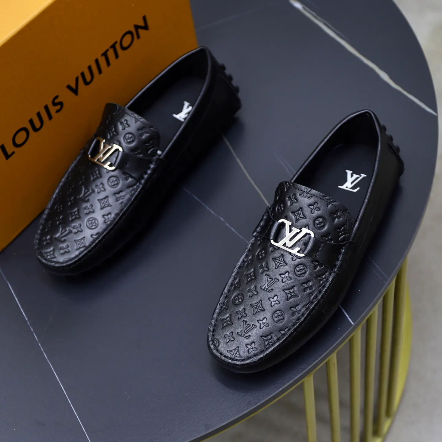 Ex-factory price: 480💰【LV】Louis Vuitton ⚠️High-end men’s driving and pedal series ⚠️38-44 (customized for 45) ⚠️All original cowhide leather! Thick and soft! Made entirely of calfskin lining! The latest non-slip beanie sole! Three-dimensional package technology! Fashionable and classic! Handicrafts! Original high quality! Feel free to compare!